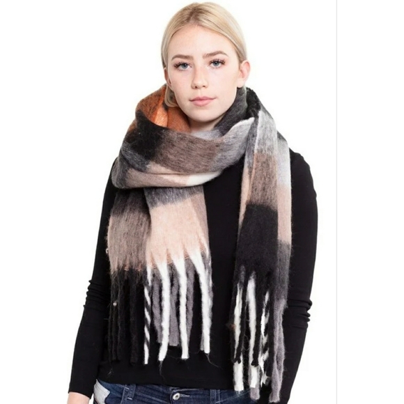 NWT Plush Plaid Scarf - Picture 2 of 4